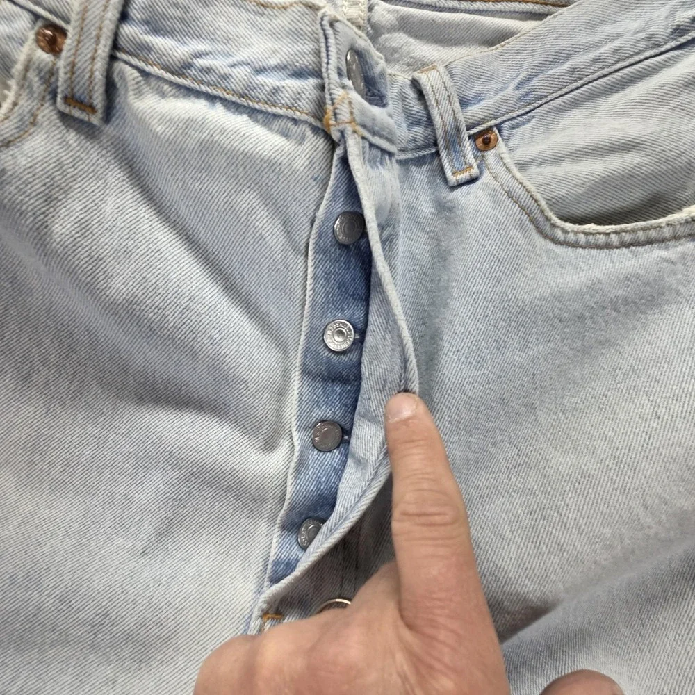 Levis 10368 important